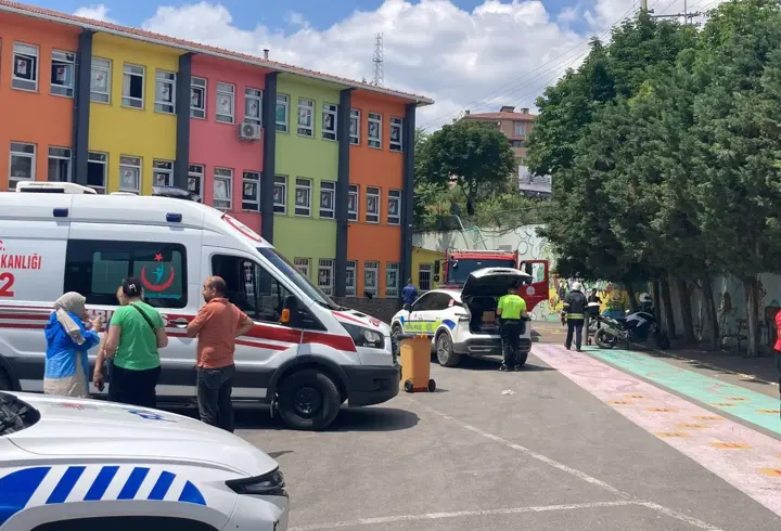 Otomobil, 5 metreden okul bahçesine uçtu; sürücü yaralandı