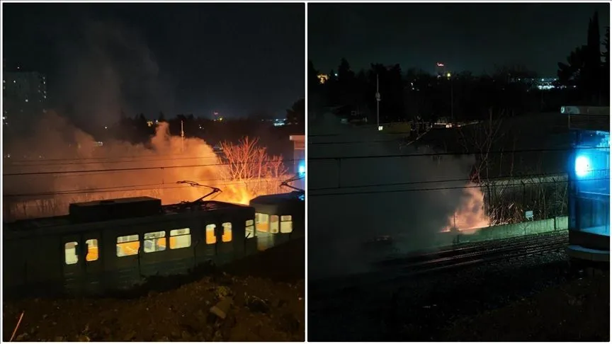 Bakırköy'de metro durağının yanındaki elektrik kablolarında çıkan yangın söndürüldü
