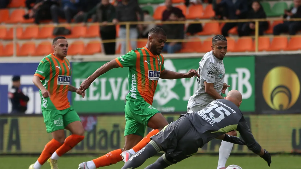 Corendon Alanyaspor farklı kazandı!