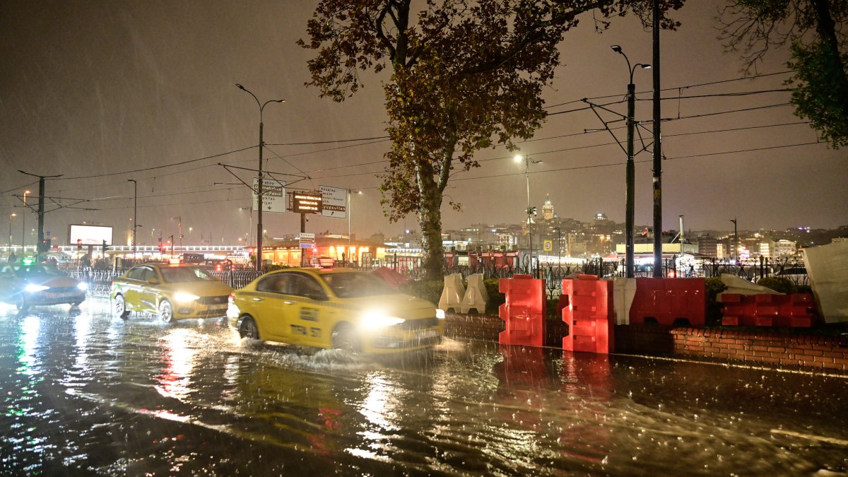 Meteoroloji'den 48 İl İçin Sarı, 5 İl İçin Turuncu Uyarı: Cuma Günü Yeni Yağış Sistemi Geliyor