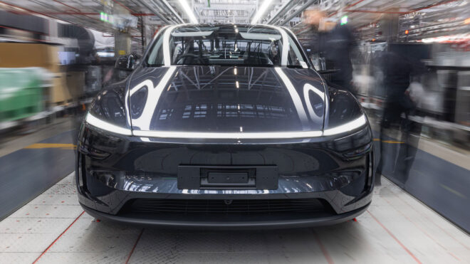 Almanya merkezli yeni Tesla Model Y üretimi 100 bini geride bıraktı