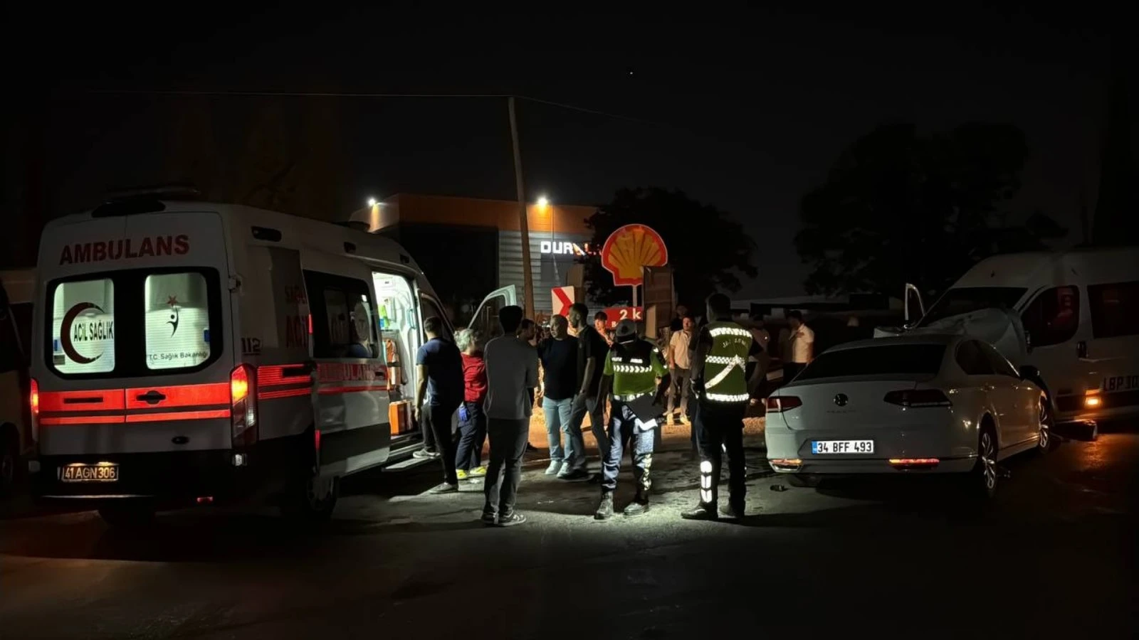 Kocaeli’de servis minibüsüyle otomobilin çarpıştı: 10 yaralı