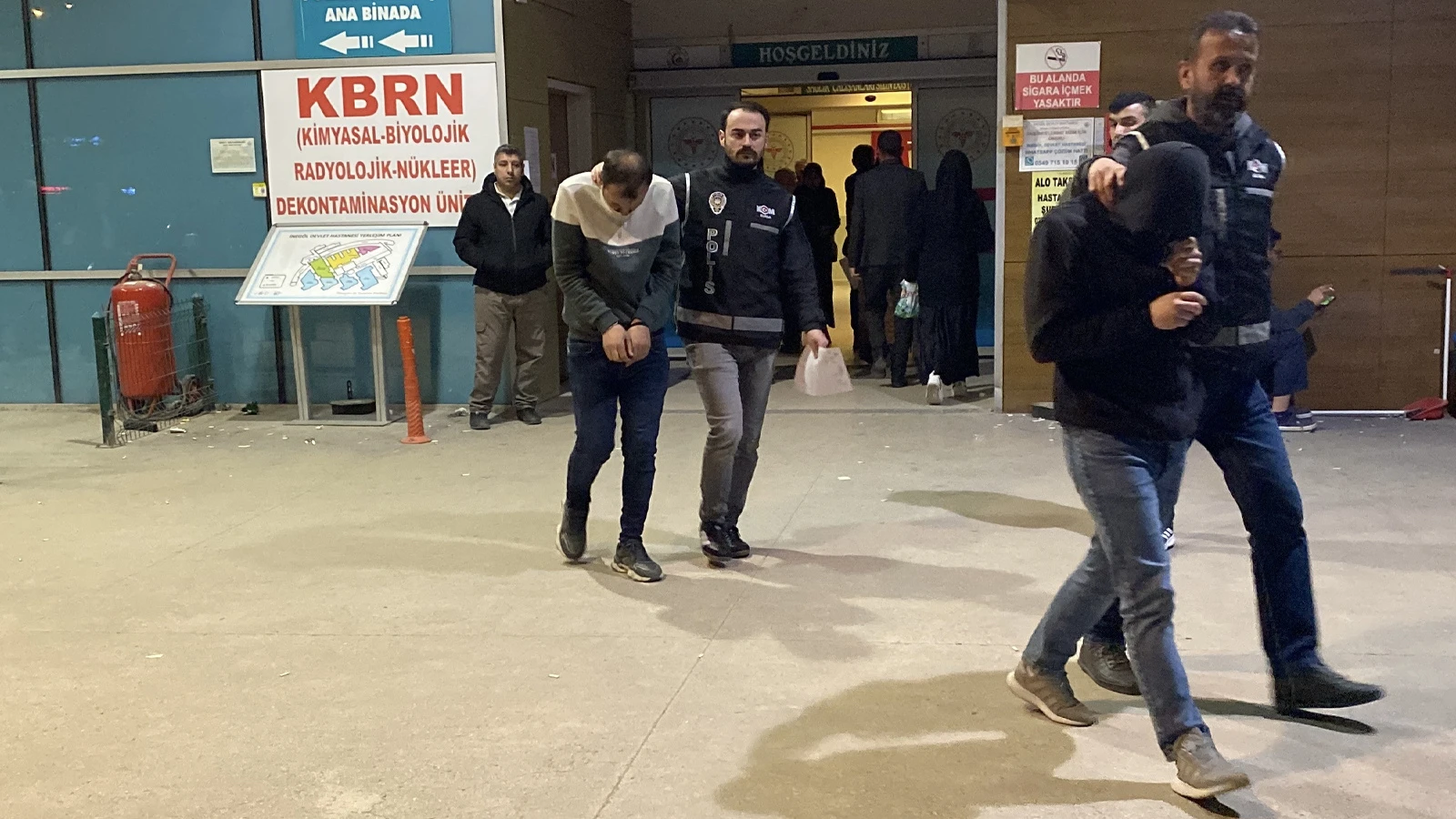 Sahte altın vererek esnafı dolandıran şüpheliler suçüstü yakalandı
