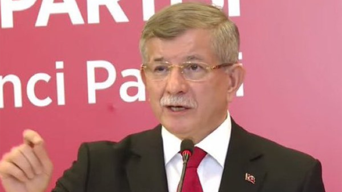 Ahmet Davutoğlu'nun bu fotoğrafı sosyal medyada gündem oldu