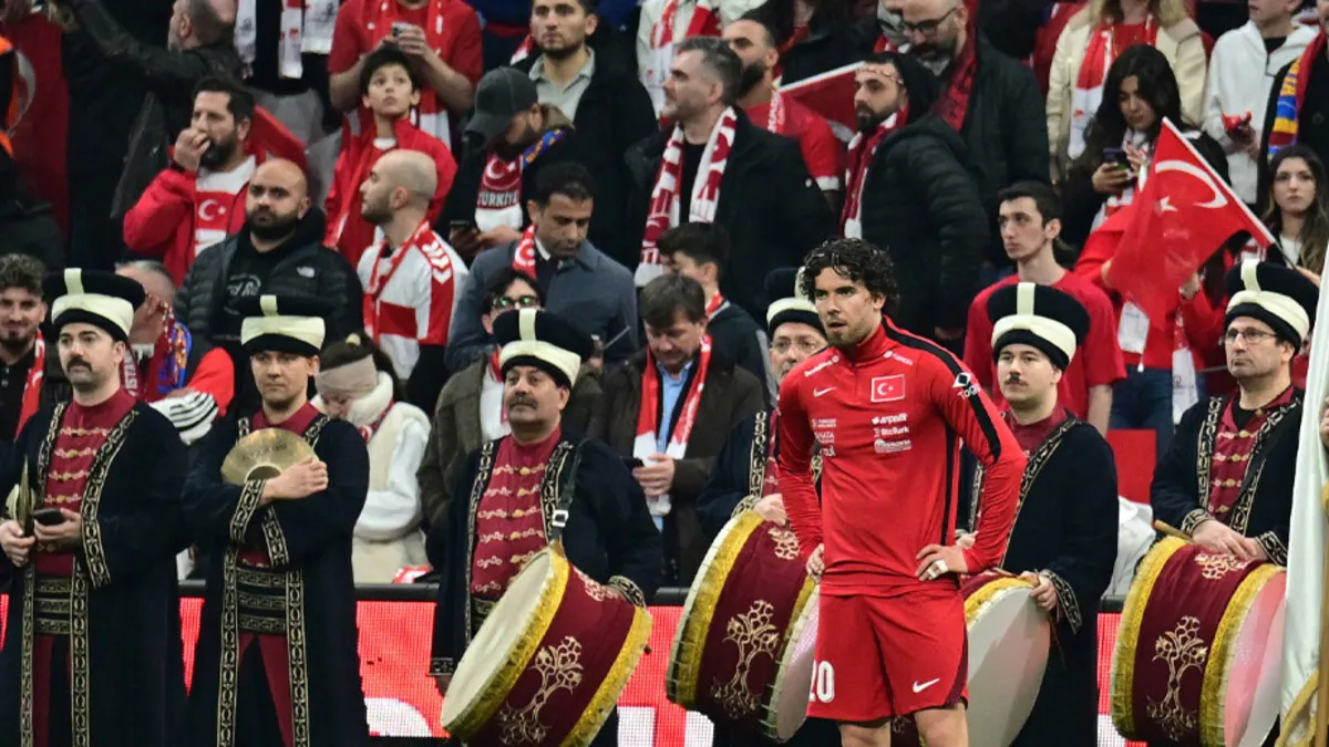 Dolmabahçe’de Mehter Takımı taraftarları coşturdu!