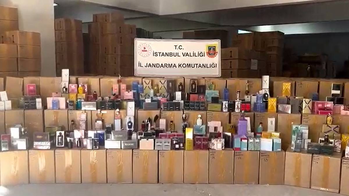 Son Dakika! İstanbul'da 350 Milyon Liralık Sahte Parfüm Operasyonu: 120 Bin Şişe Ele Geçirildi