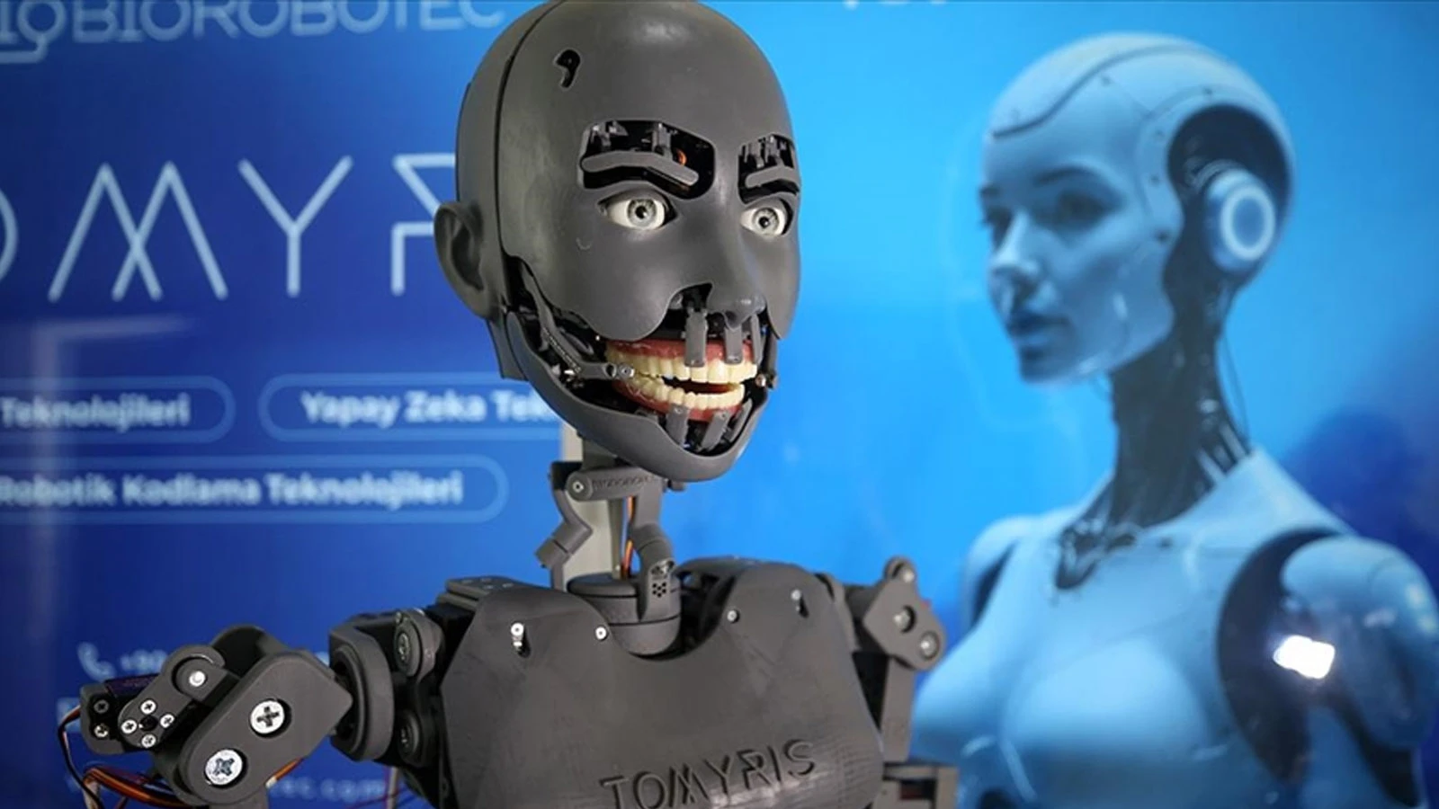 Yapay zekayla desteklenen insansı robotlar daha doğal hareket ediyor