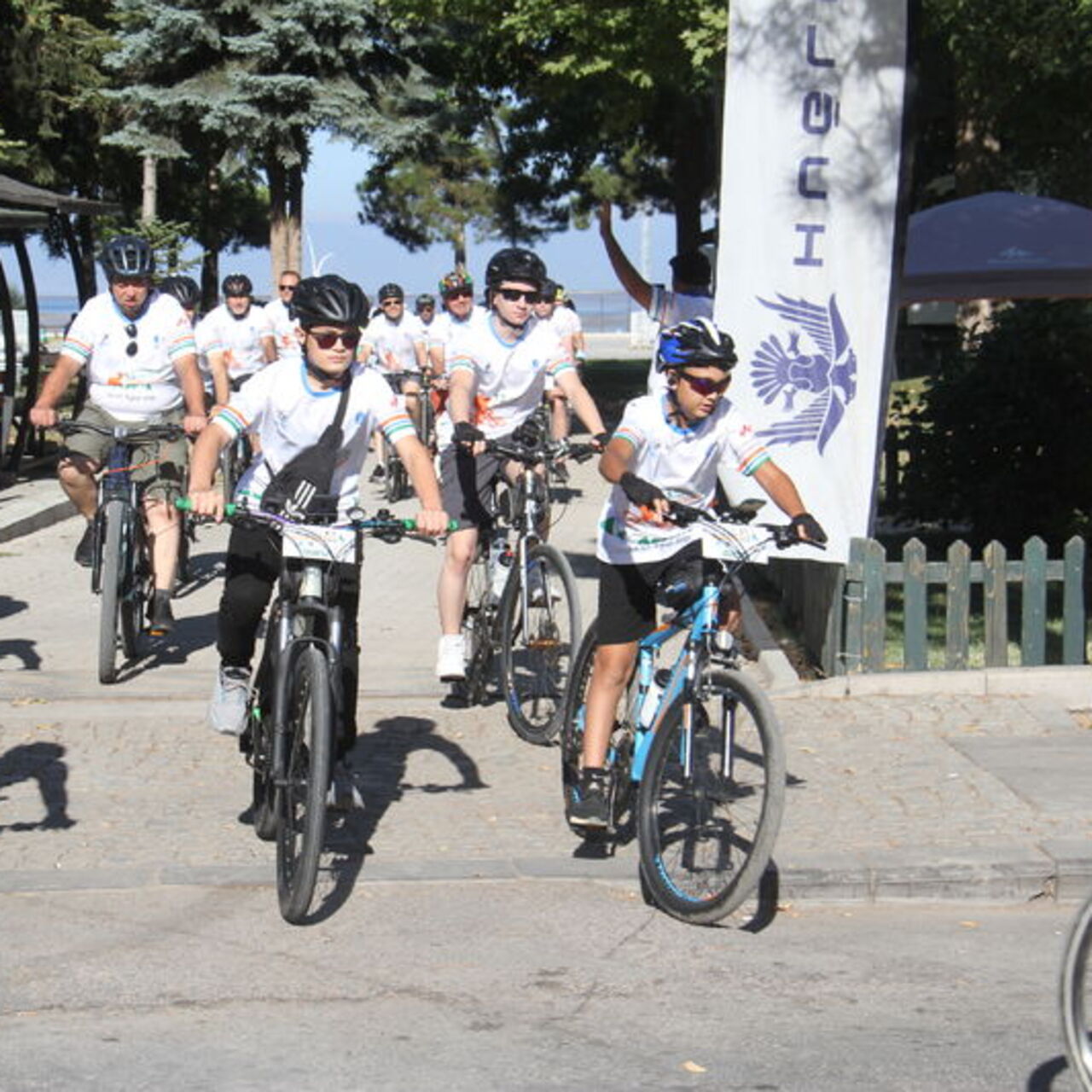 Beyşehir Gölü kenarında bisiklet festivali