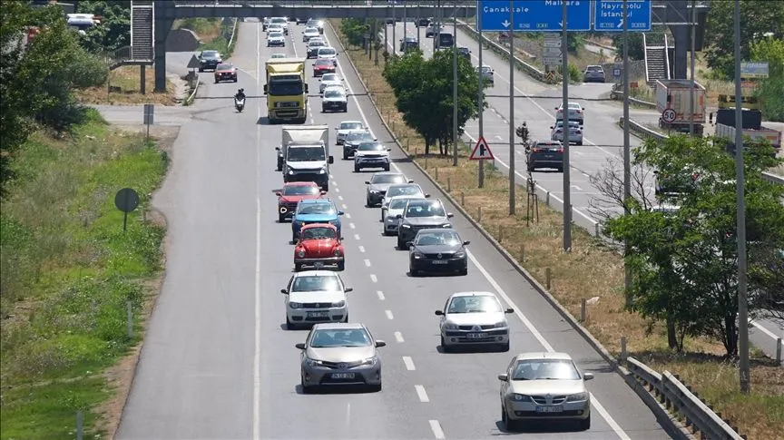 Yollarda bayram tatilinden dönüş yoğunluğu başladı