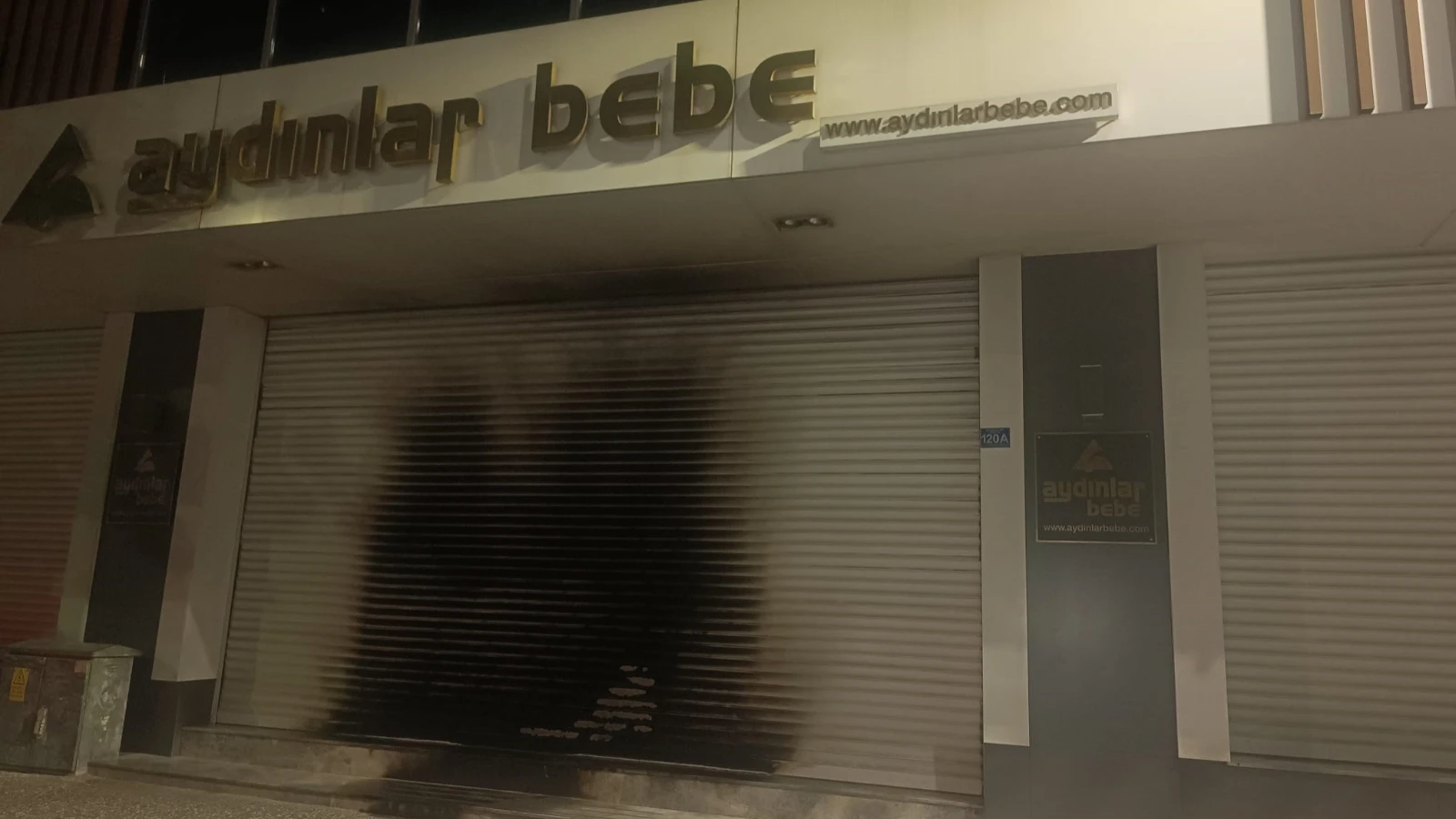 Bursa'da mağaza kundaklayan şahıs o anları kameraya aldı