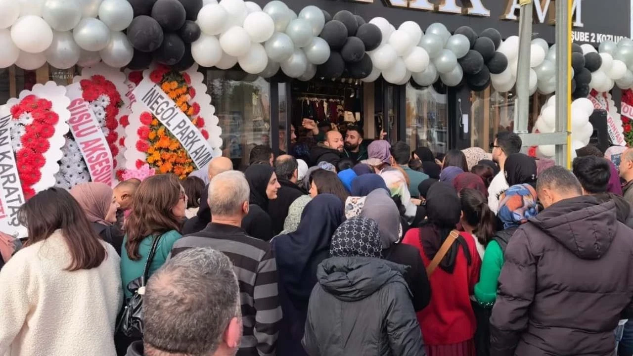 10 liraya ayakkabı, çanta, kıyafet satıldığını duyan koştu