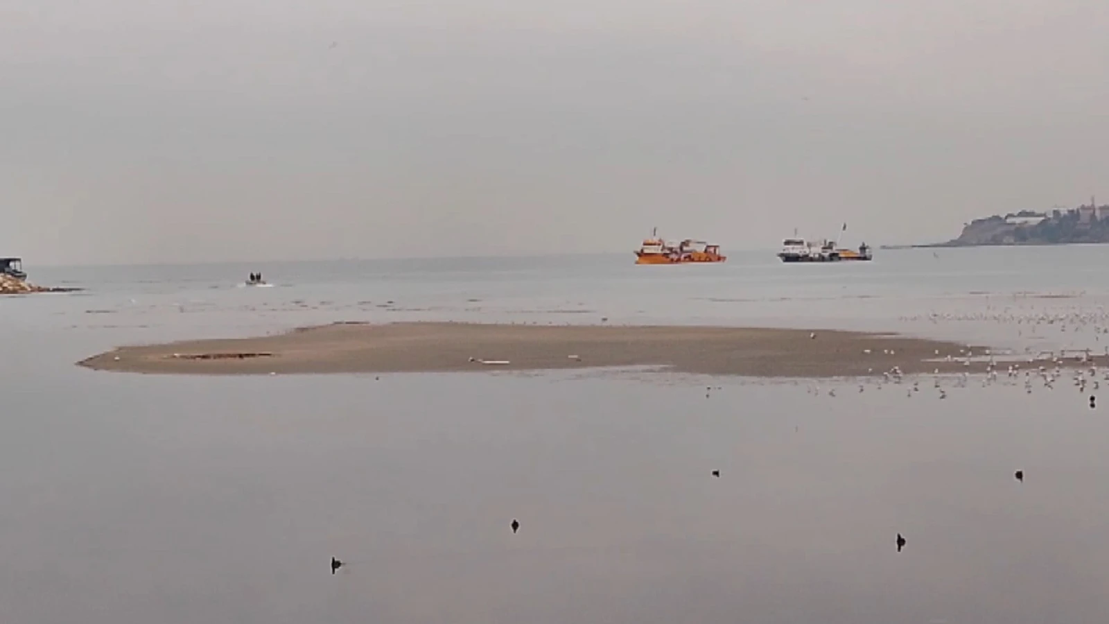 İstanbul'un 2 ilçesinde korkutan görüntü! Deniz metrelerce çekildi